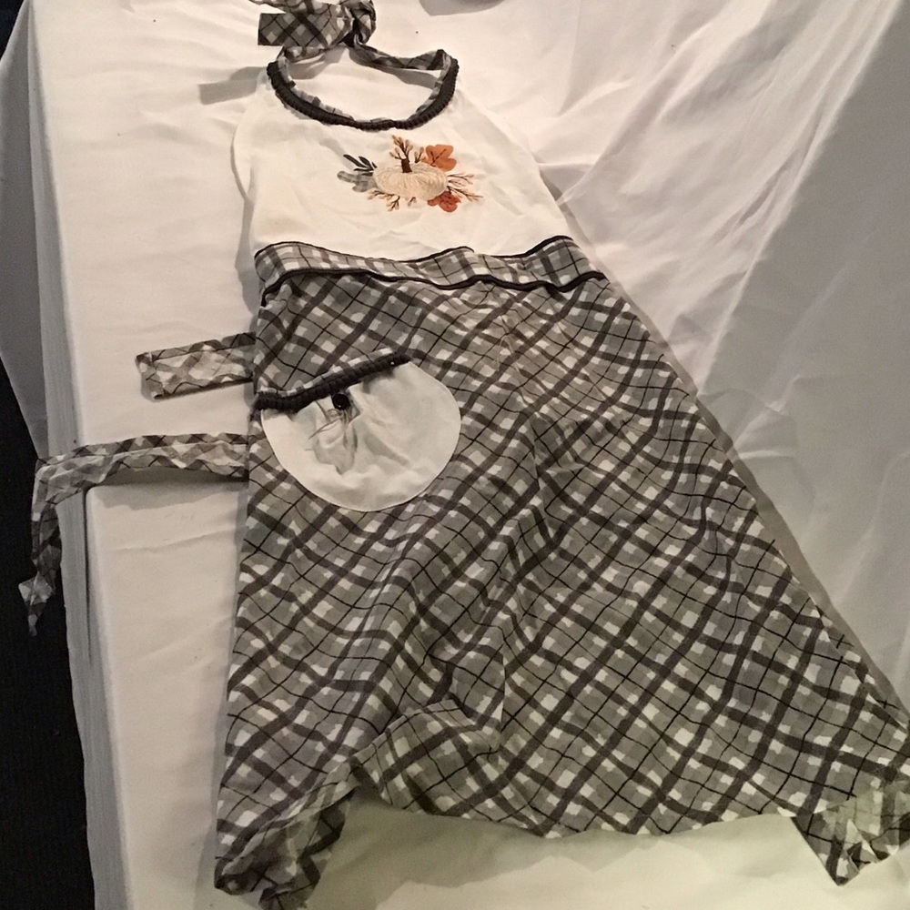 Plaid Apron with Floral Embroidery